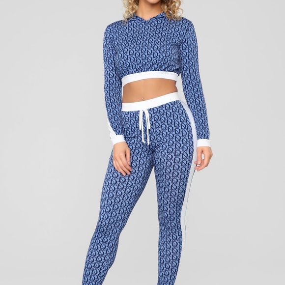 NOT FOR SELL matching set looking for it in a xs - Picture 2 of 3